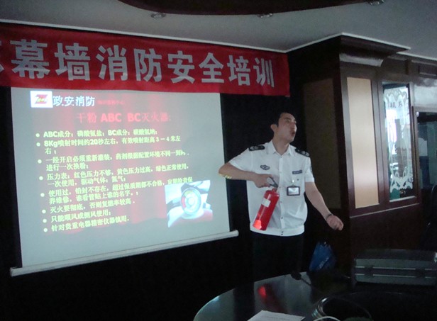 專(zhuān)家講解消防栓的使用方法.